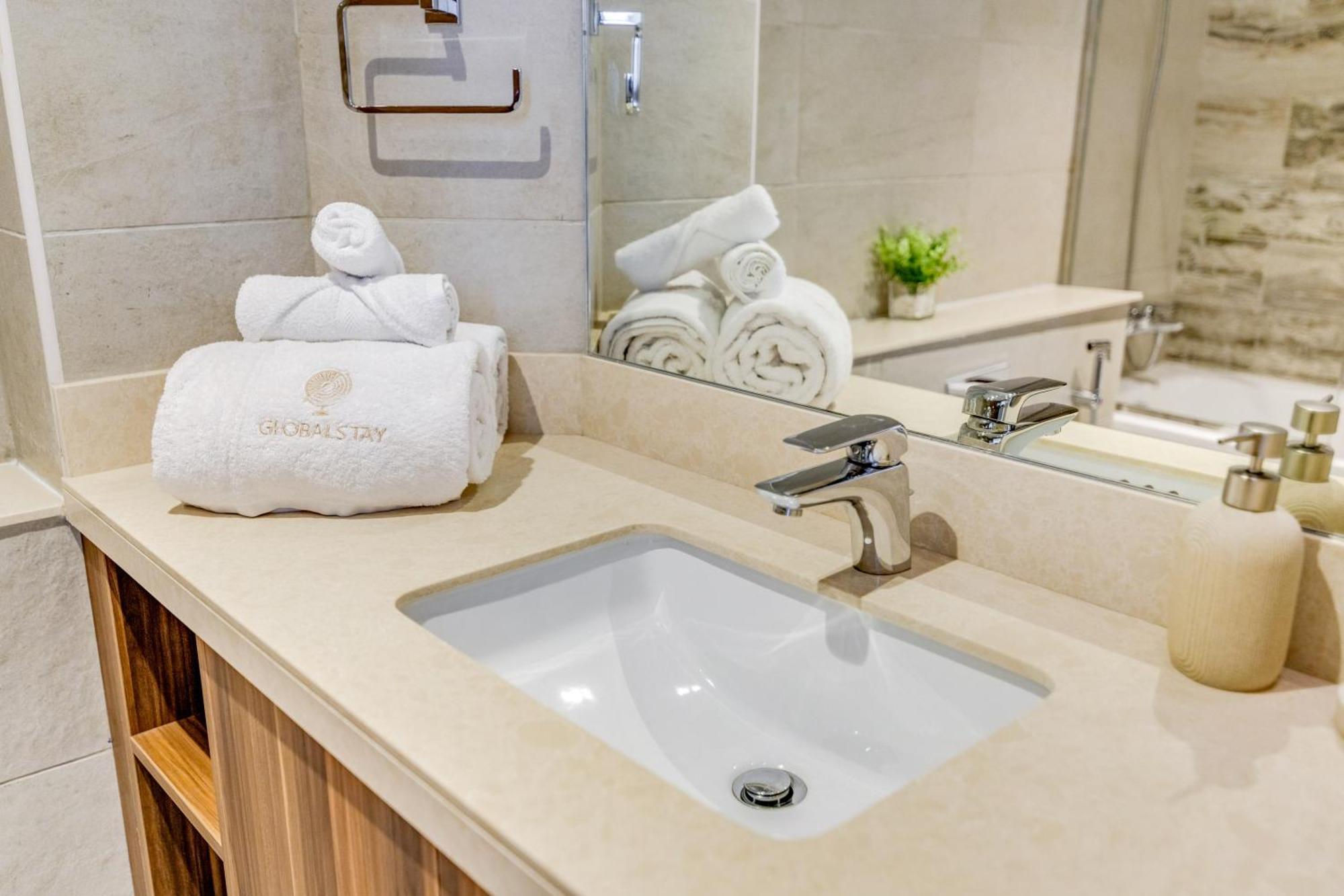 Luxury Azizi Mina Beachfront Apartments Dubai Eksteriør bilde